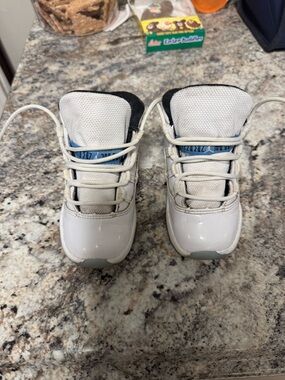 Nike White and Black Toddlers' High-Top Sneakers with Blue Accents